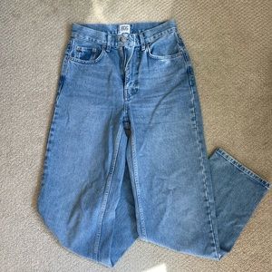 Urban Outfitter BDG High-Rise Baggy Light Wash Jeans